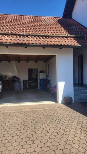 Helle Dachgeschosswohnung mit Balkon, ausgebautem Dachraum und Gartenmitbenutzung – 84085 Langquaid – Vorschaubild 3