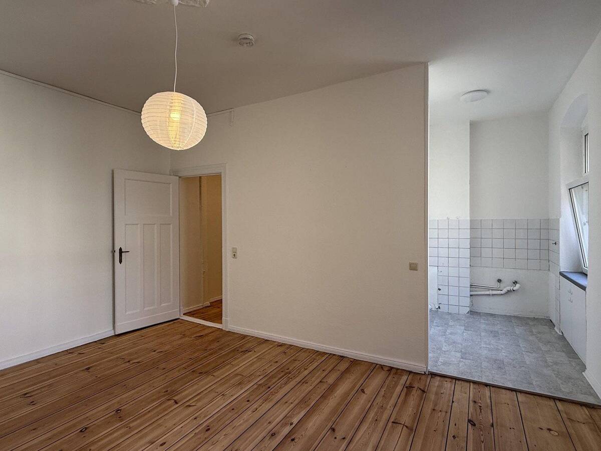 Helle bezugsfreie 1-Zimmer Altbauwohnung in der Nähe vom Schlosse Charlottenburg (provisionsfrei) – 10589 Berlin – Bild 1 von 8