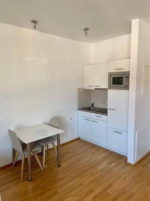 Ruhig und doch zentral! Möblierte 1-Zimmer-Wohnung in Zentrumsnähe – Erlangen – Vorschaubild 2