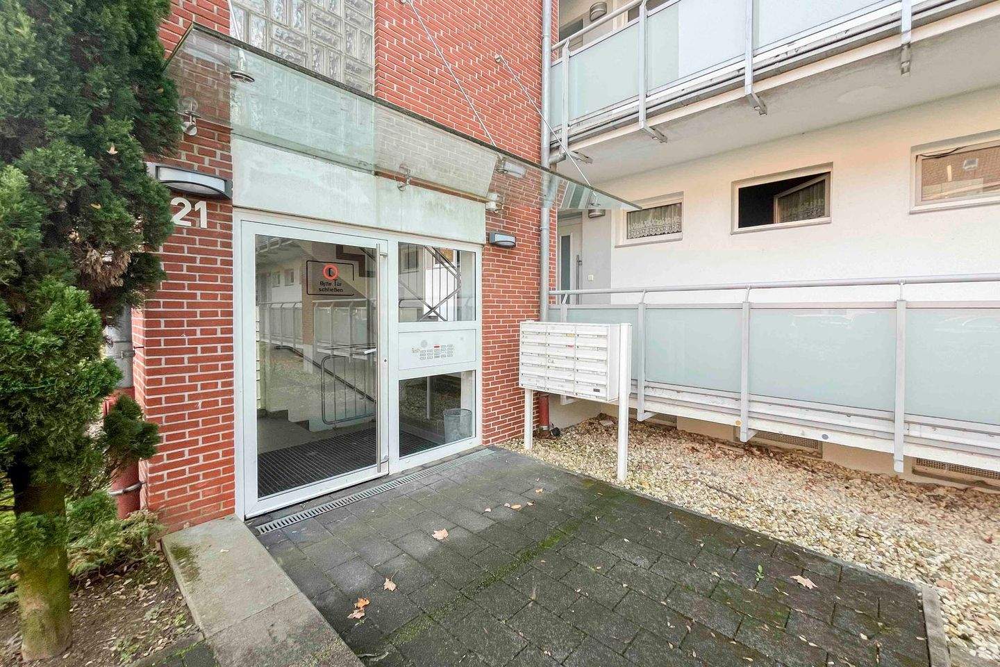 ETW für Kapitalanleger: Entwicklungspotential, vermietet, 1-Zimmer mit Loggia – Erkrath – Bild 1 von 9