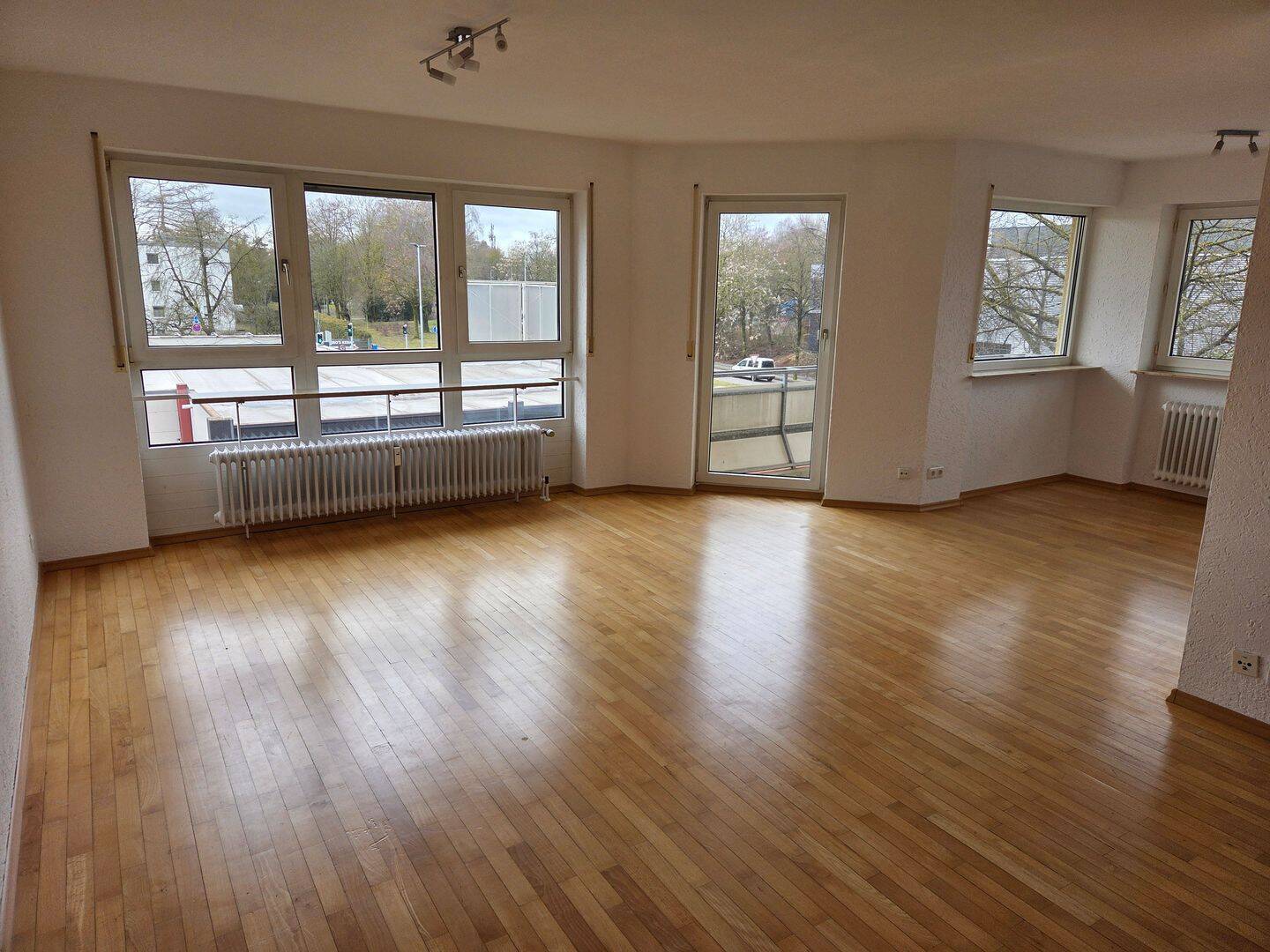 Eigentumswohnung mit Balkon und Aufzug in zentrumsnaher Lage | Erbbaurecht