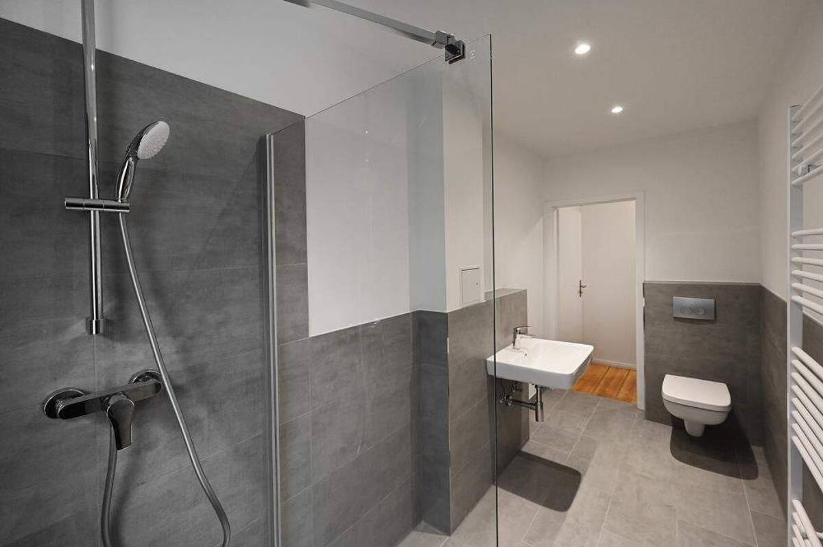 Top Lage in Lichtenberg mit neuem Preis - frisch sanierte 1-Zi.-Whg. - ideal zum Wohnen o. Vermieten – 10317 Berlin – Bild 1 von 9