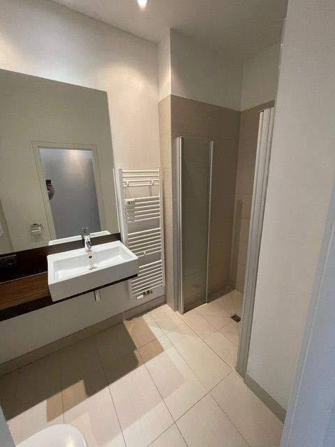 NEU !!! TOP-Möbliertes Apartment mit Einbauküche in Erlangen Zentrum – Erlangen – Vorschaubild 3