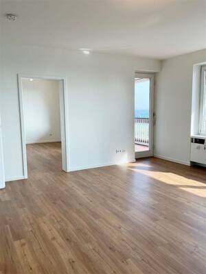 Wohngenuss & Rheinblick, frisch modernisiert mit Rundum-Panorama-Balkon, neues Bad, Gäste-WC, Aufzug – 50968 Köln – Vorschaubild 3