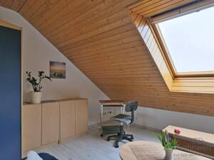 (EF1025_M) Dresden: Ockerwitz, preiswerte möblierte Dachwohnung mit Balkon und Grundreinigung, WLAN – 1156 Dresden – Vorschaubild 6
