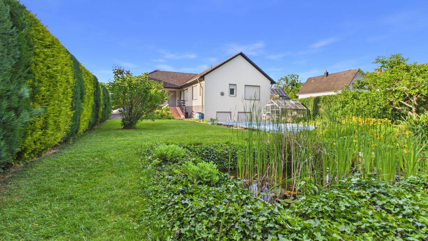 1517 m² Freiheit - freistehender Bungalow mit Pool und großem Garten in Sinzig zu verkaufen – Sinzig – Vorschaubild 5
