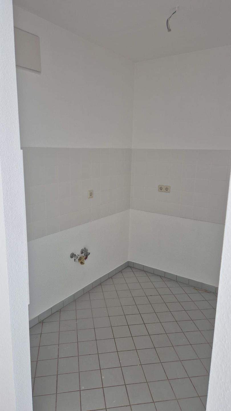 Großes 1-Raum-Apartment mit Fahrstuhl, Wannenbad mit Fenster – Chemnitz – Vorschaubild 9