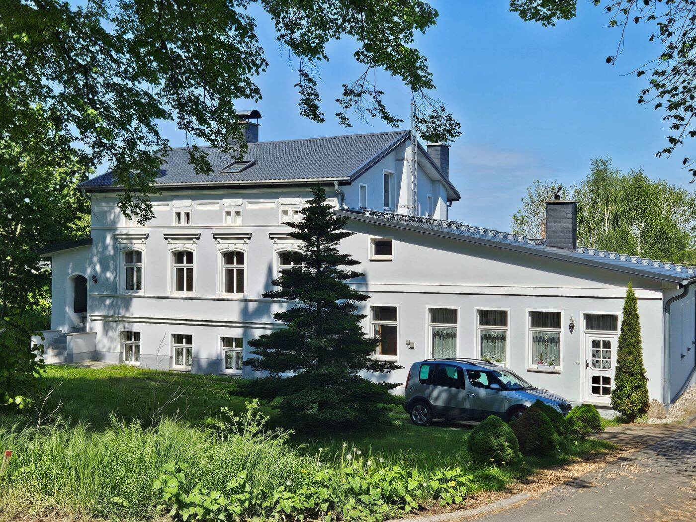 Viel Platz am Stadtrand! Teilvermitetes Mehrfamilienhaus mit Potential! – Anklam – Bild 1 von 9