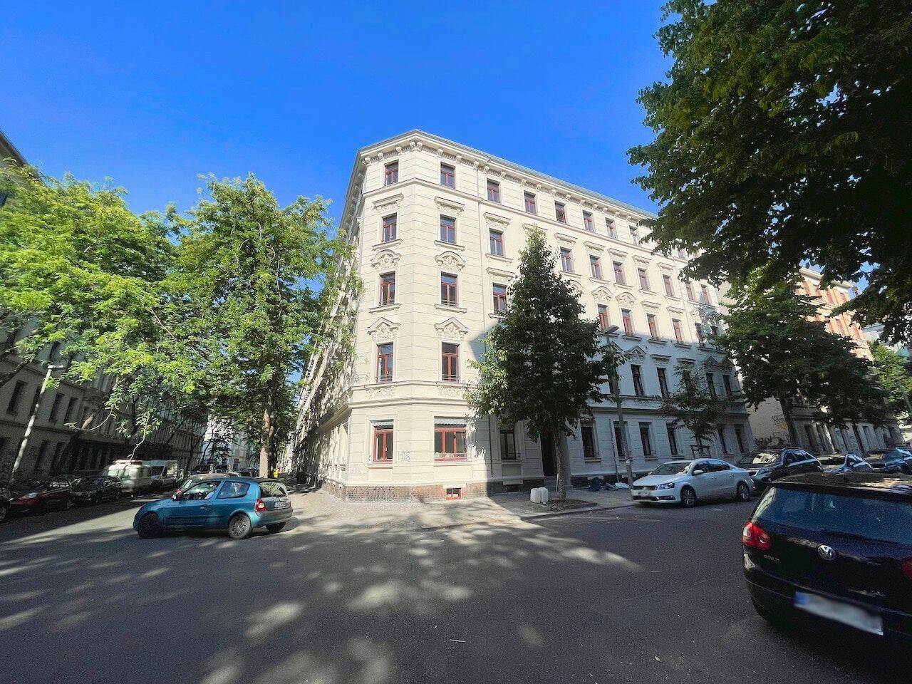 Genial! + Balkon + Lift + dunkles Parkett + Fußbodenheizung + Wanne & Dusche + Übernahme EBK mgl. – Leipzig – Vorschaubild 4