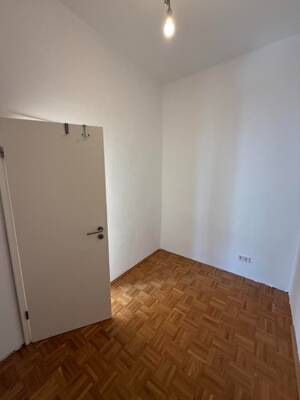 Helle 4,5-Zimmer-Wohnung mit Parkett und Küche auf 89 m² im 1. Stock in Frankfurt – 60599 Frankfurt am Main – Vorschaubild 7
