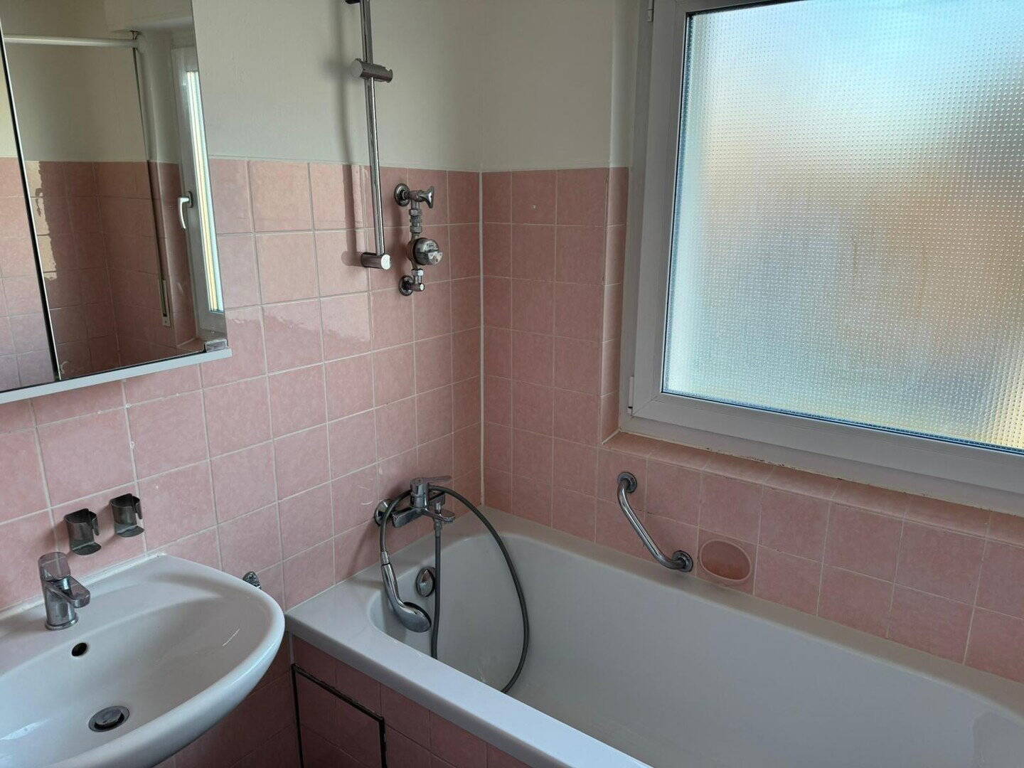 Modernes Wohnen: Helle 2-Zimmer-Wohnung mit sonnigem Balkon in Stuttgart-Stammheim – Stuttgart – Vorschaubild 6