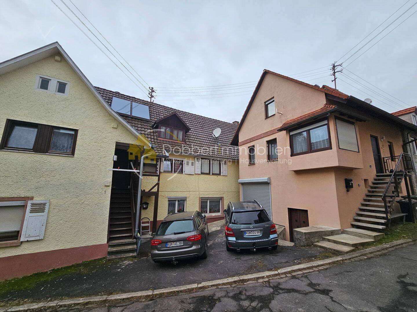 ein Einfamilienhaus und ein Zweifamilienhaus mit Nebenflächen - Top Kapitalanlage! Gut vermietet! – Krautheim – Bild 1 von 9