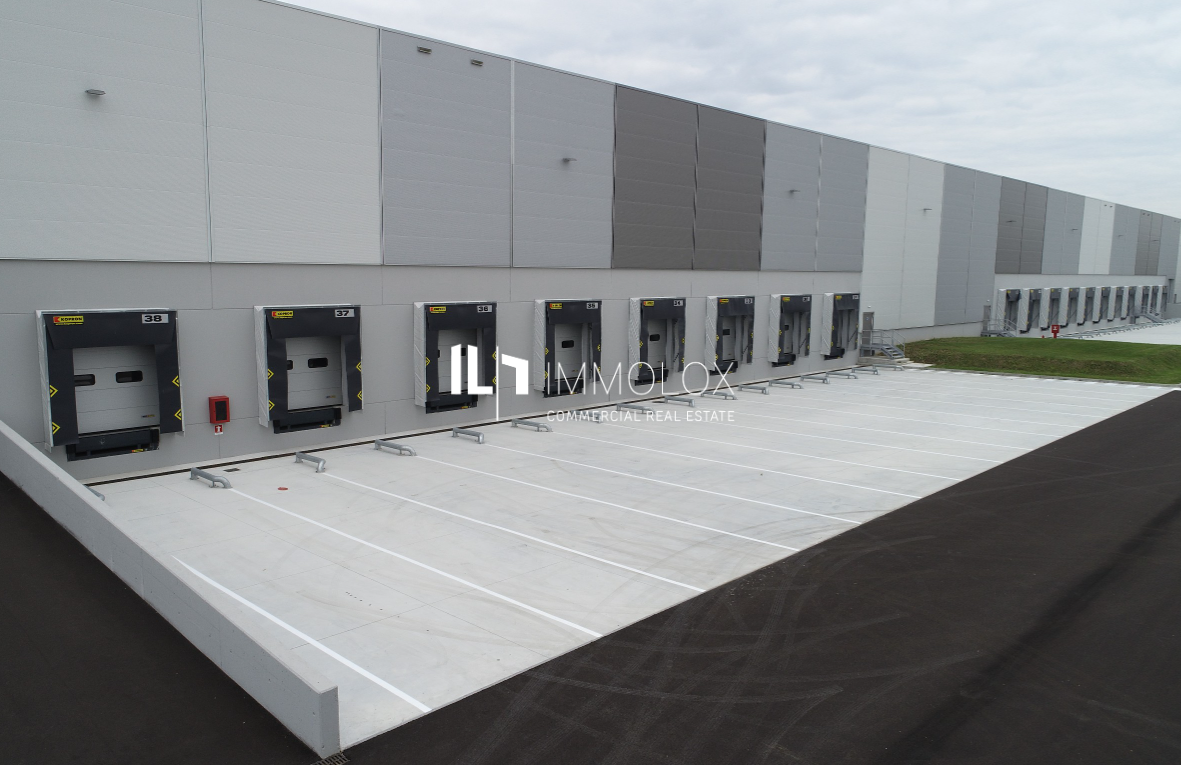 ** Ca. 40.000m² Hallenfläche teilbar ab 10.000m² | SOFORT VERFÜGBAR & PROVISIONSFREI **