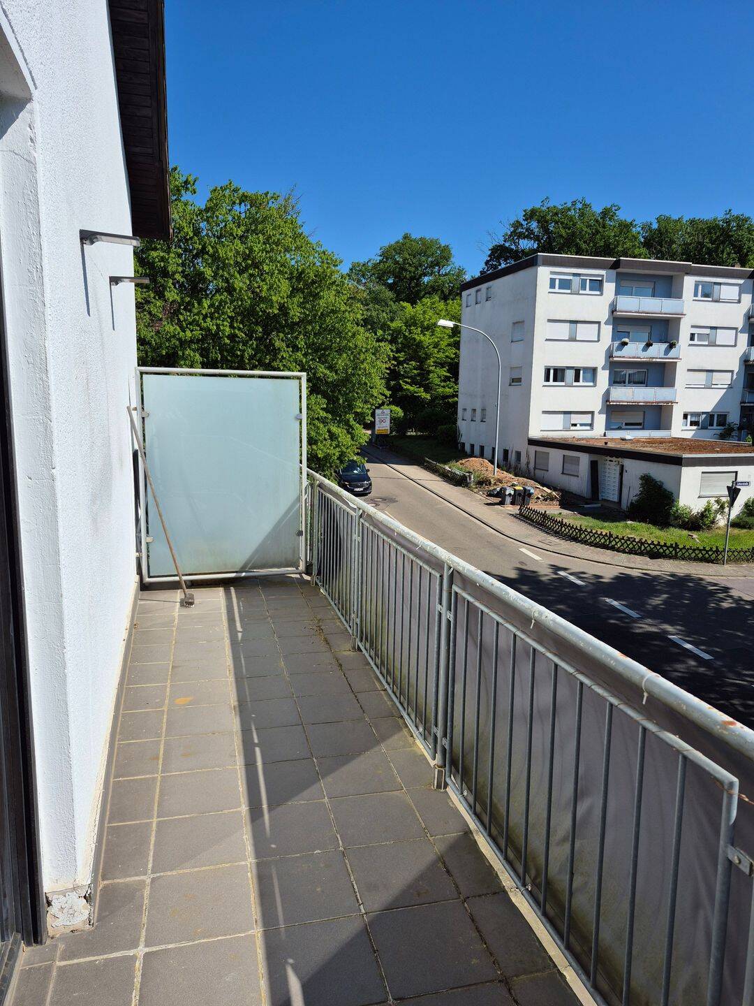 Saarbrücken, Rodenhof, Neunkircher Str. 152a, kleine 2 ZKB-Wohnung im 2.OG mit Balkon. – Saarbrücken – Vorschaubild 2