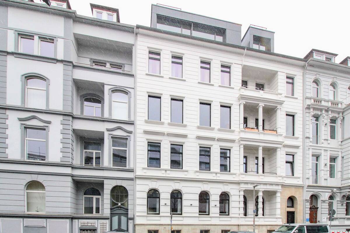Exklusiver Altbau mit privatem Garten, moderner Raumaufteilung & variabler Wohnstruktur – 30159 Hannover – Bild 1 von 9