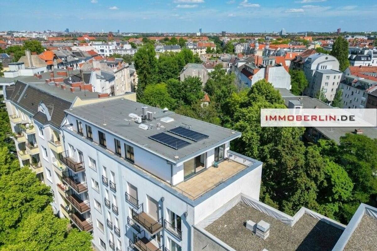 IMMOBERLIN.DE - Komplette Etage! Großzügige Wohnung mit Privatlift, Südwestterrasse & Pkw-Stellplatz – 12157 Berlin – Bild 1 von 9