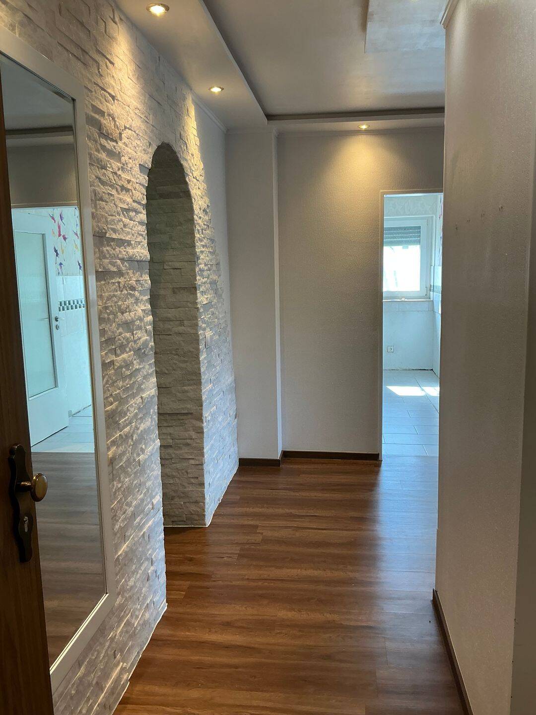 Wunderschöne 4-Zimmer-Wohnung mit Balkon, Aufzug und Tiefgaragenstellplatz!