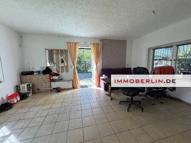 IMMOBERLIN.DE - Sanierungsgelegenheit! Charaktervolles Haus & Nebengebäude auf Südgrundstück – Strausberg – Vorschaubild 4