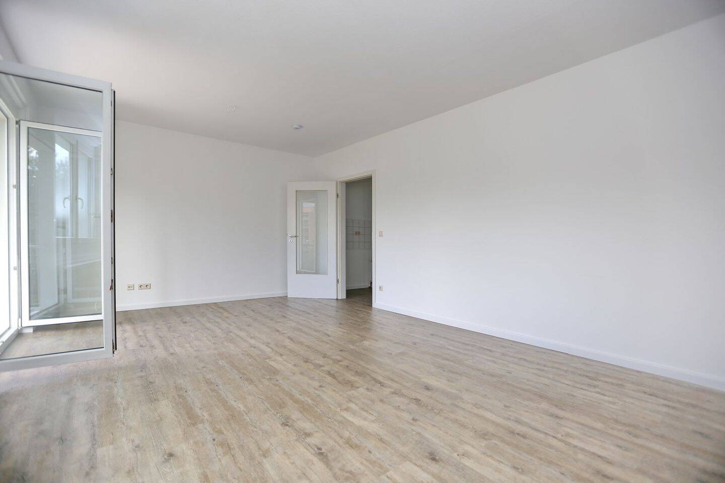Waldesruh - Lichtdurchflutete Wohnung mit Balkon – Zossen – Vorschaubild 4