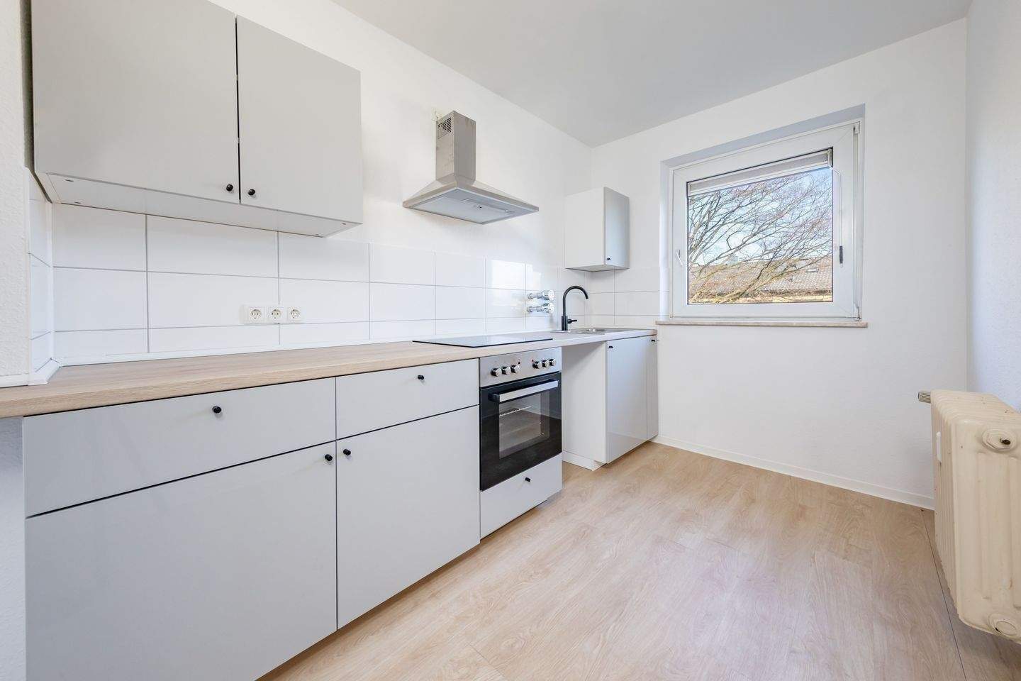 Schöne 4-Zimmer-Wohnung mit Balkon – Hamburg – Vorschaubild 4
