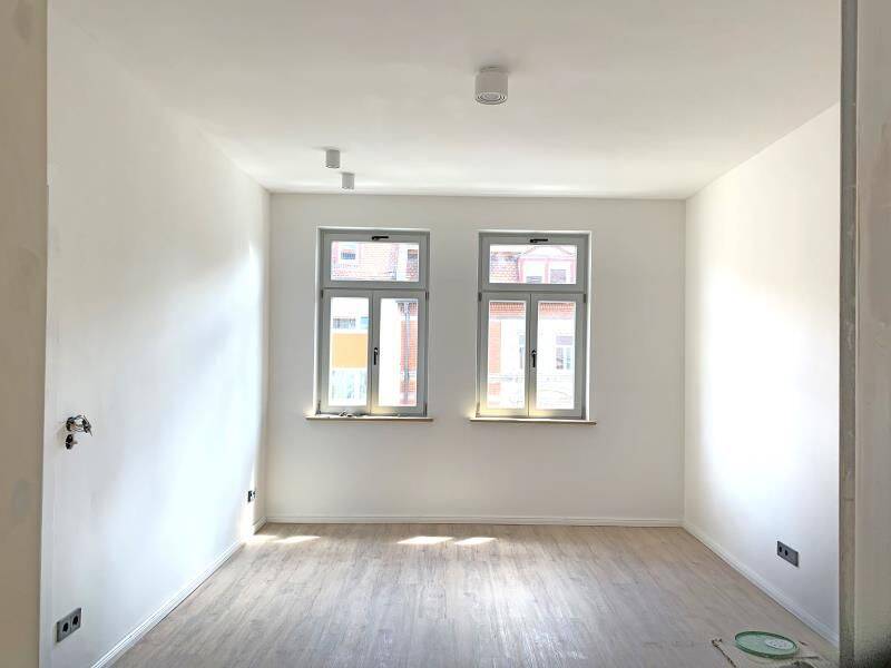 N-Steinbühl: Erstbezug! Schön & hell: 3-Zi-Whg., 1.OG (m.A.), Balkon, Einbauküche, Kühlung, Stpl. – Nürnberg – Vorschaubild 2
