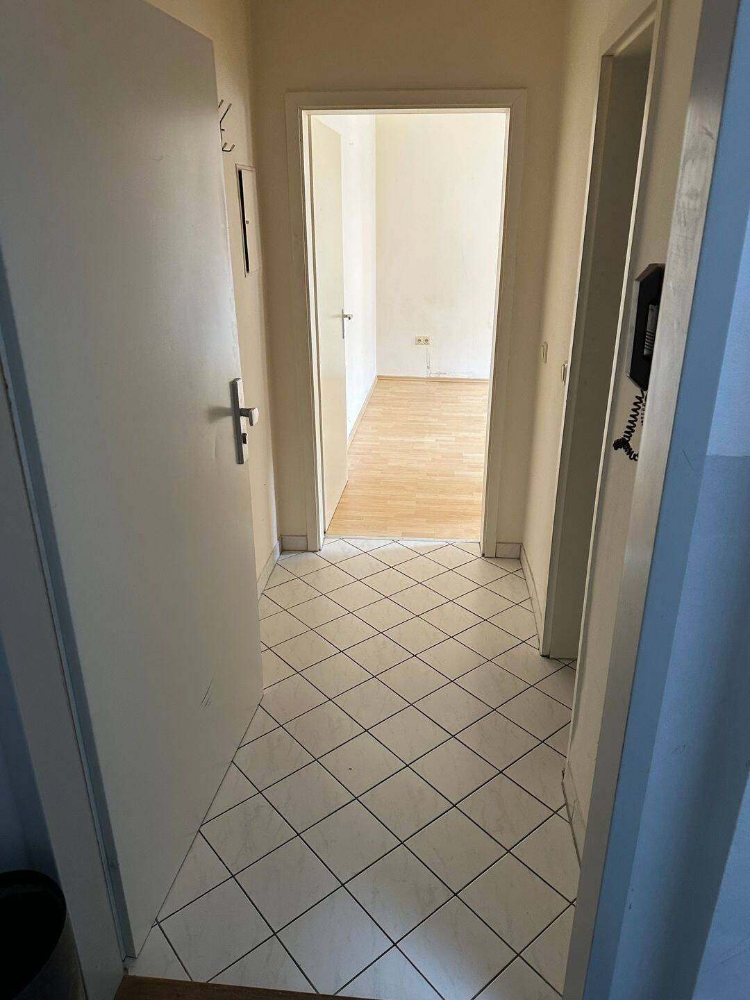 Ab sofort: Helle 2-Zimmer-Wohnung im Süden von Fürth, zentral gelegen! – Fürth – Vorschaubild 3