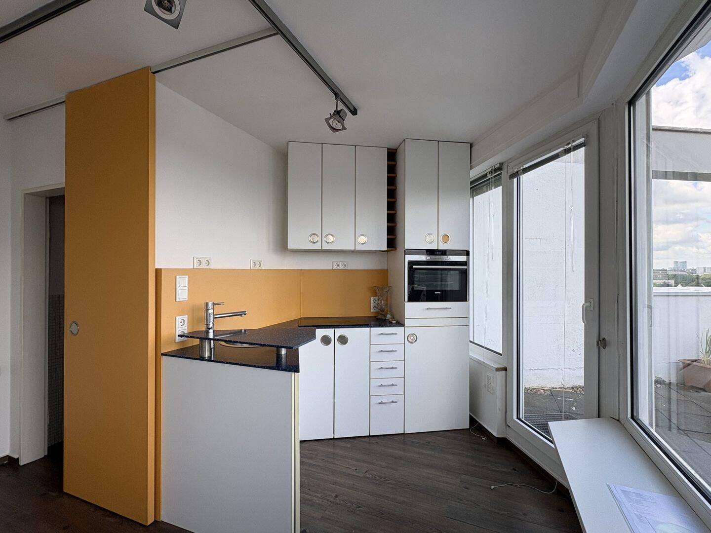 Düsseldorf im (Über-)Blick: Kleines Penthouse mit Dachterrasse und TG in Rath. – Düsseldorf – Vorschaubild 7