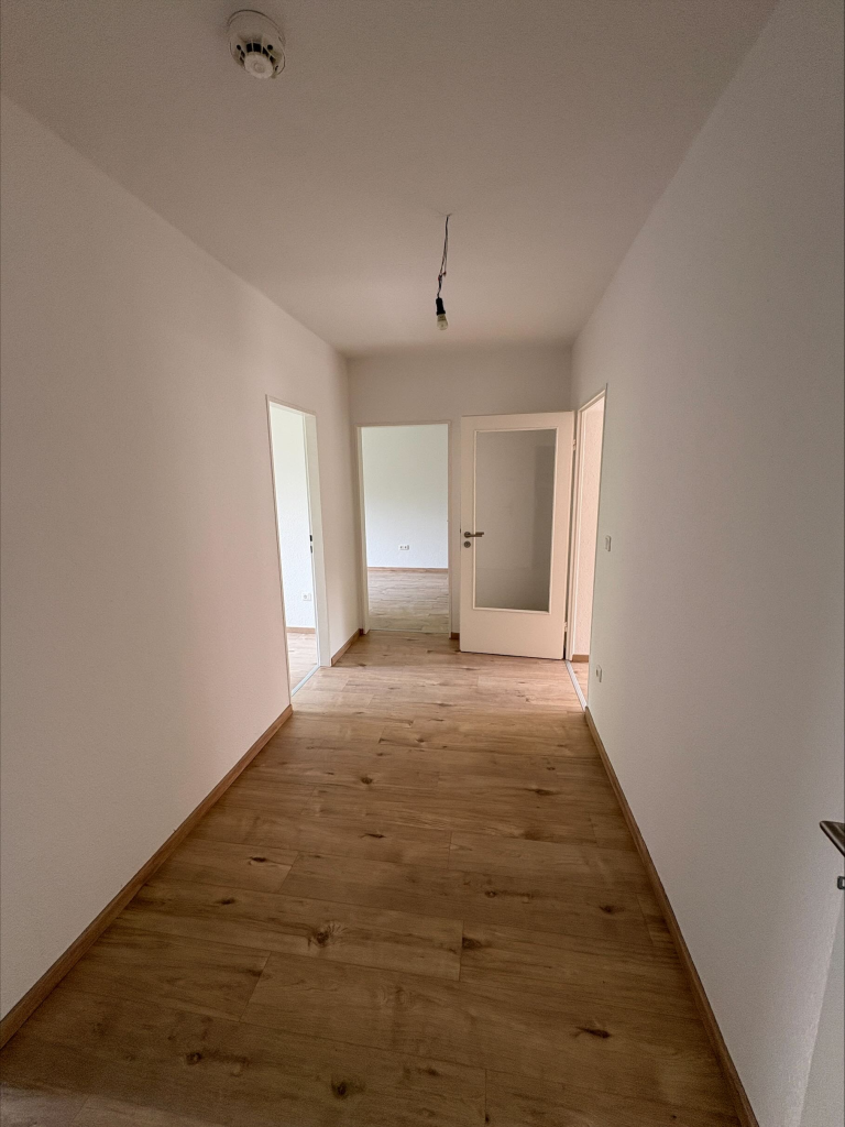 Moderne 3-Zimmer-Wohnung mit Balkon in Leer!