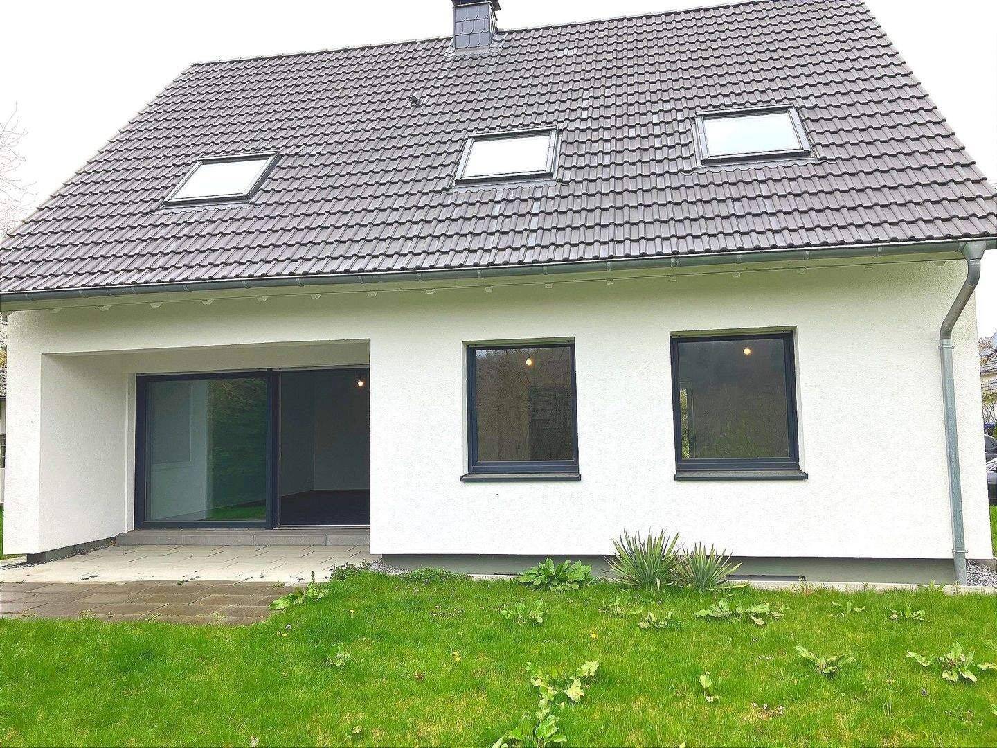 Top saniertes energetisches freistehendes Einfamilienhaus mit Garage und Stellplatz in Herdecke-Kirchende zu vermieten