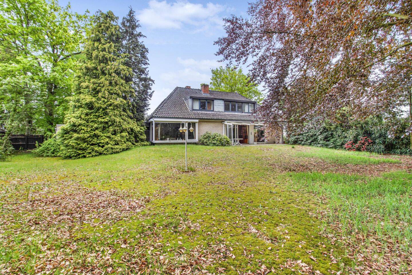 Bremen - Schwachhausen / Außergewöhnliches und seltenes Grundstück mit großzügigem Einfamilienhaus – Bremen – Vorschaubild 3