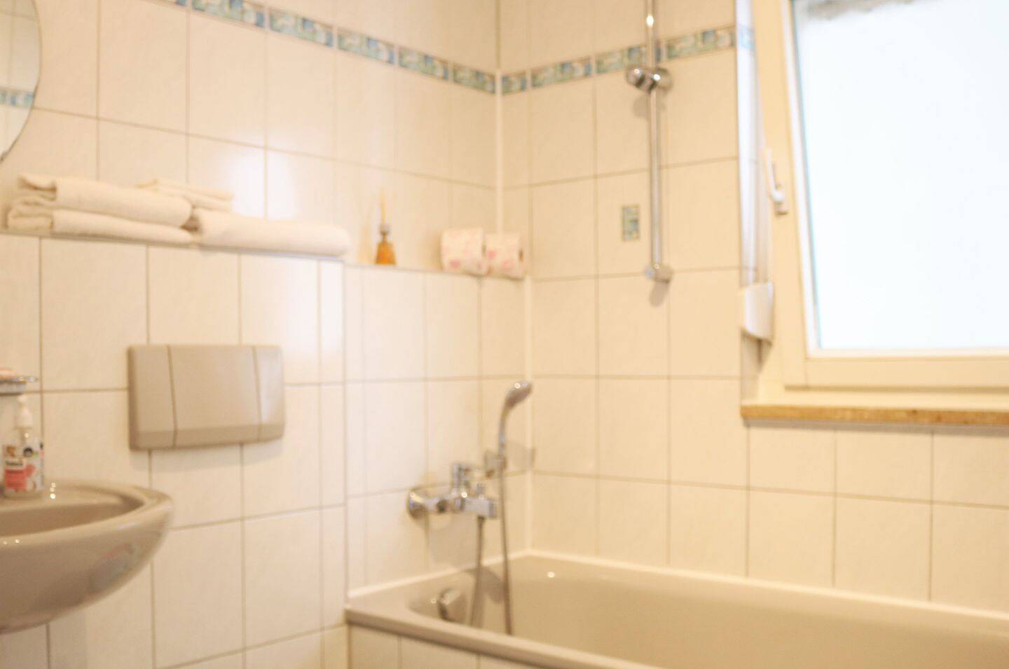 Schöne, gepflegte 31 m²-Wohnung mit Balkon, KOMPLETT eingerichtet, TOP-Lage, nahe Quelle-Areal, verkehrsgünstig und ruhig – Nürnberg – Vorschaubild 9