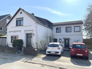 PURNHAGEN-IMMOBILIEN - Gepflegtes 3-Familienhaus auf großem Grundstück in ruhiger Lage von Fähr-Lobbendorf!