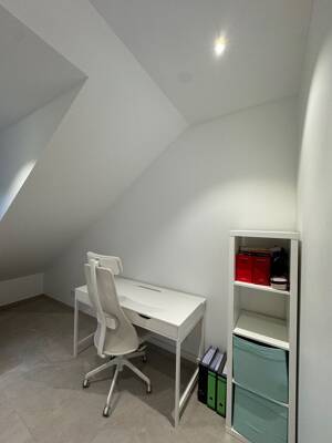 Möbilierte 110qm Dachgeschosswohnung ( max Mietdauer 12 Monate ) – 65191 Wiesbaden – Vorschaubild 8