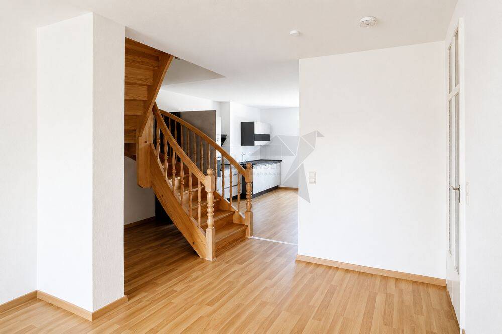 Romantische 3-Raum-Maisonette-Wohnung mit Tageslichtbad, Gäste-WC und Einbauküche in C-Ebersdorf – Chemnitz – Vorschaubild 2