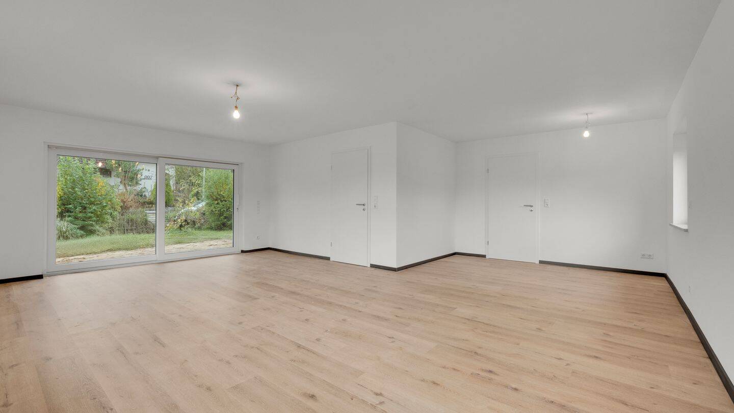 Traumlage! Teilrenovierter Bungalow mit Doppelgarage, separater ELW und großem Garten – Neunkirchen am Brand – Vorschaubild 9