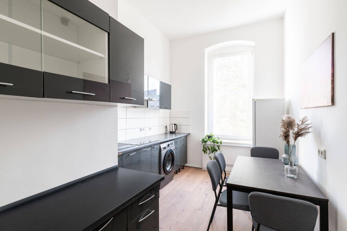 Stilvolle Drei-Zimmer-Altbauwohnung in Berlin Gesundbrunnen – Berlin – Vorschaubild 2