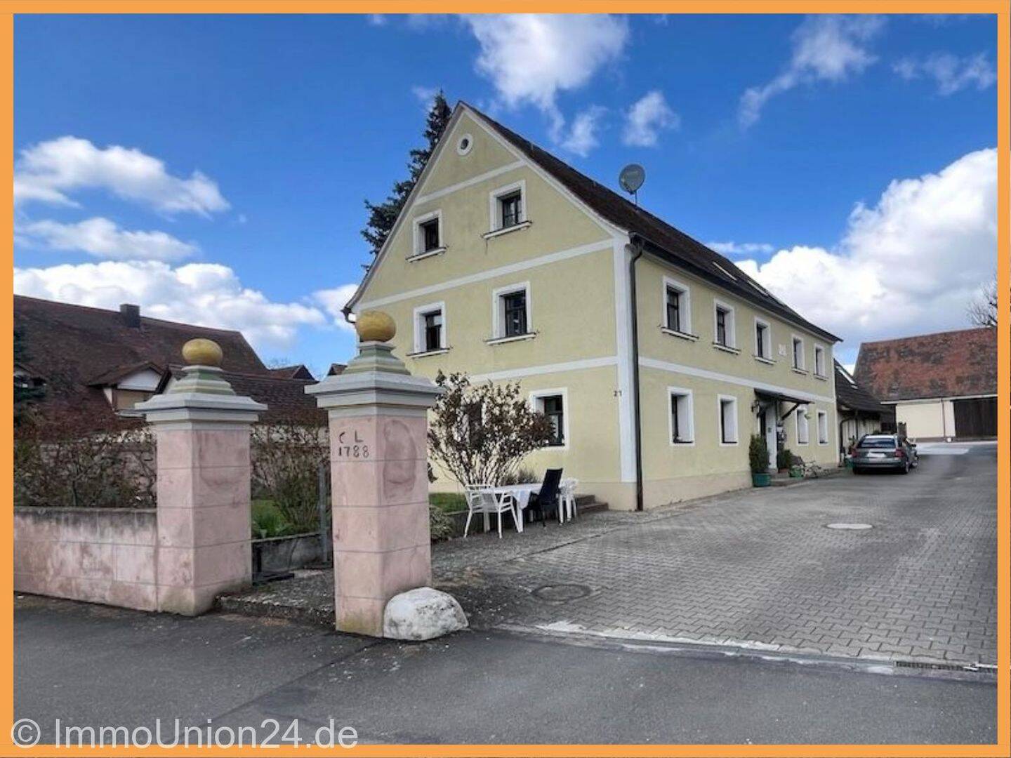 RESTHOF mit Charme trifft auf rentable Kapitalanlage - Bauernhof mit 5 vermieteten Wohneinheiten – Nürnberg – Bild 1 von 7