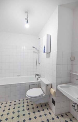 Helle 2,5-Zi. ETW mit Balkon in Erlangen / Wohnung kaufen – 91056 Erlangen – Vorschaubild 5