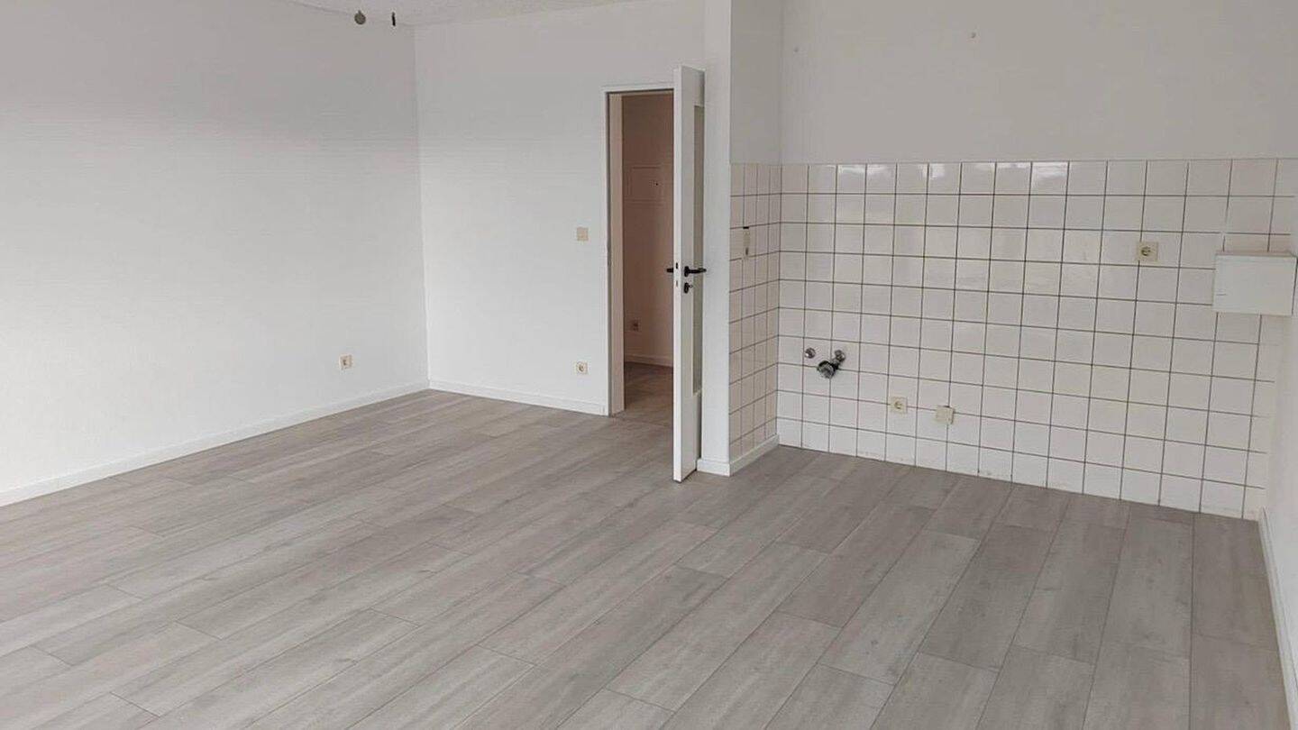 Von priv. - schönes 1-Zi. Single-Appartement in Paderborn Schloß Neuhaus, ruhige Lage m. Balkon 2.OG – Paderborn – Vorschaubild 5