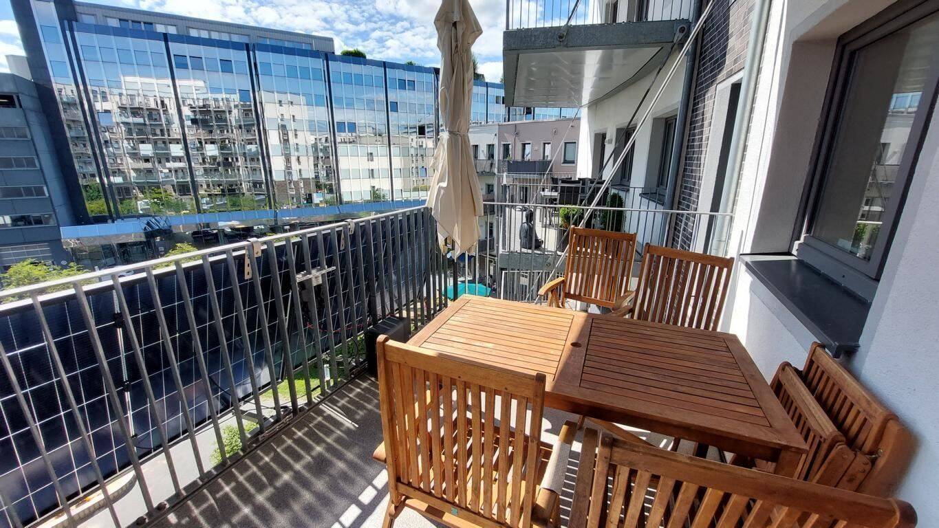 Attraktive 3 Zimmer Wohnung mit EBK (käuflich) , gehobener Ausstattung und 2 Balkonen – Düsseldorf – Vorschaubild 2