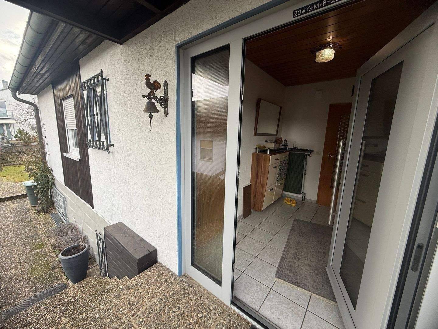Würzburg OT Oberdürrbach ~ Gepflegter Winkelbungalow mit Plana Einbauküche ~ Garten und Terrasse ~ Garage und Stellplatz – Würzburg – Vorschaubild 4