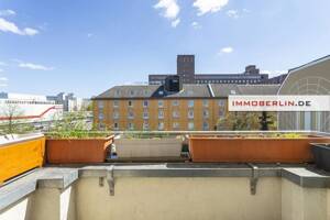 IMMOBERLIN.DE - Schönes Ambiente: Altbauwohnung mit Balkon in ruhiger Stadtlage