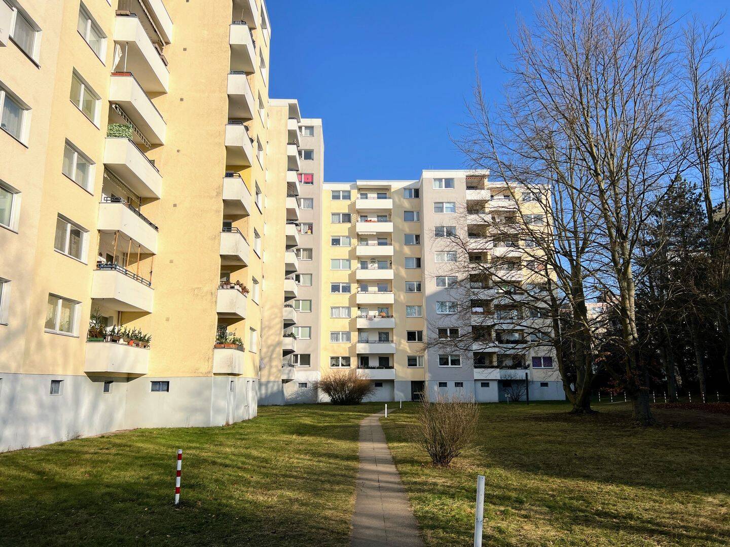 BEZUGSFREI Ruhe, Licht & Weitblick | 2-Zi.-Whg. mit Balkon & Lift im 8.OG in Lichterfelde – Berlin – Vorschaubild 2
