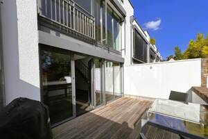 Wunderschön Leben an den Rheinauen im histor. Fronhof! Großzügiges Mittelhaus mit Dachterrasse! – 40589 Düsseldorf – Vorschaubild 8