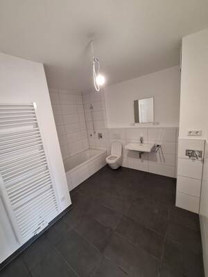 *NEUBAU* Exklusive 3-Zimmer-Dachgeschosswohnung mit Balkon und Aufzug in 90763 Fürth – 90763 Fürth – Vorschaubild 9