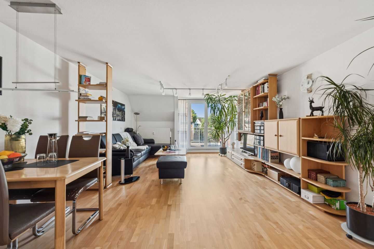 ÜBER DEN DÄCHERN - Gepflegte 3,5-Zimmer-Maisonettewohnung mit Balkon & Garage in Stuttgart-Stammheim – Stuttgart – Vorschaubild 4