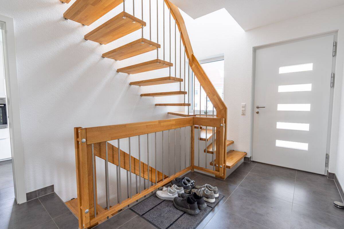 Stilvolles Einfamilienhaus mit Garage, Carport und hochwertiger Ausstattung in Balingen-Engstlatt – Balingen – Vorschaubild 5