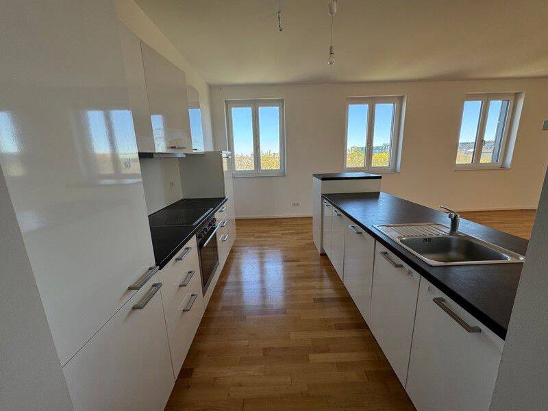 Neue Wohnung, neues Glück! Gut geschnittene 4-Zi.-Wohnung mit EBK, 2 Bädern und Terrasse