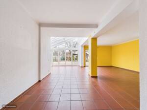 Bungalow in bester Lage Altdorfs, eingebettet in viel Grün und mit vielseitigen Ausbaumöglichkeiten! – 90518 Altdorf bei Nürnberg – Vorschaubild 3