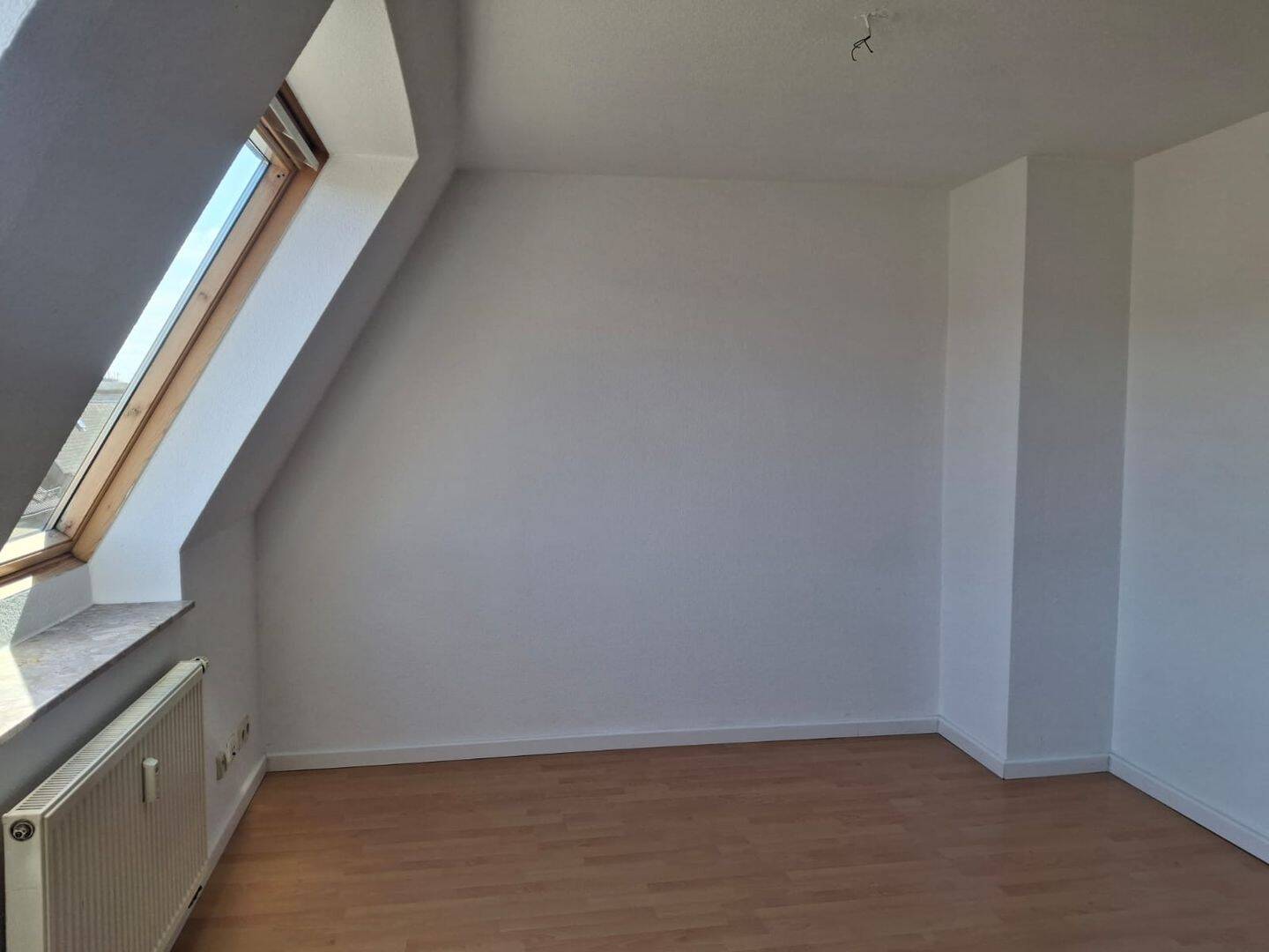 Schöne helle 2 ZKB mit Einbauküche im 4.OG zu vermieten – Bremerhaven – Vorschaubild 5